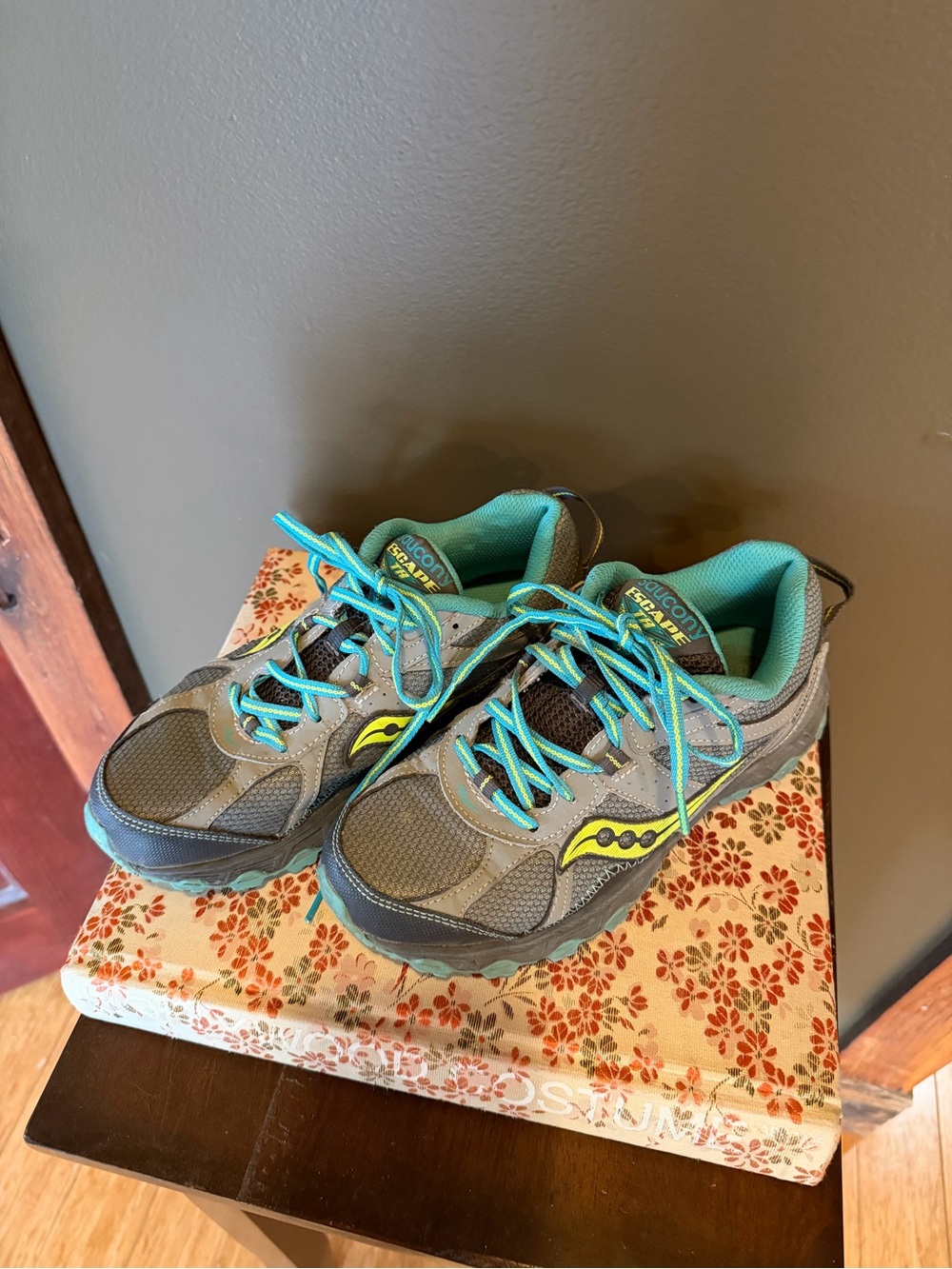 Saucony Raptor TR7 Gray and Teal Trail Running Shoes with Bright Aqua Laces - Picture 2 of 7